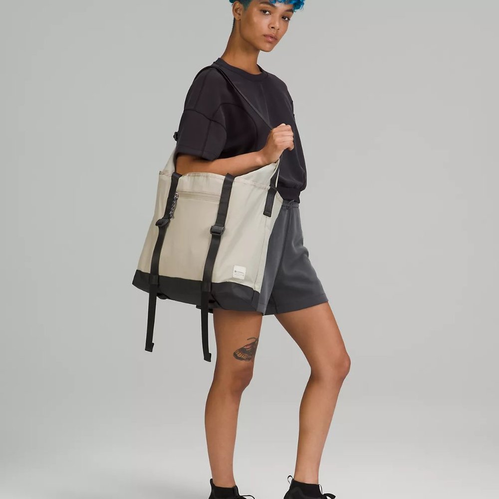 Lululemon Patch Logo Tote Bag 25L, BNWT - Picture 2 of 7